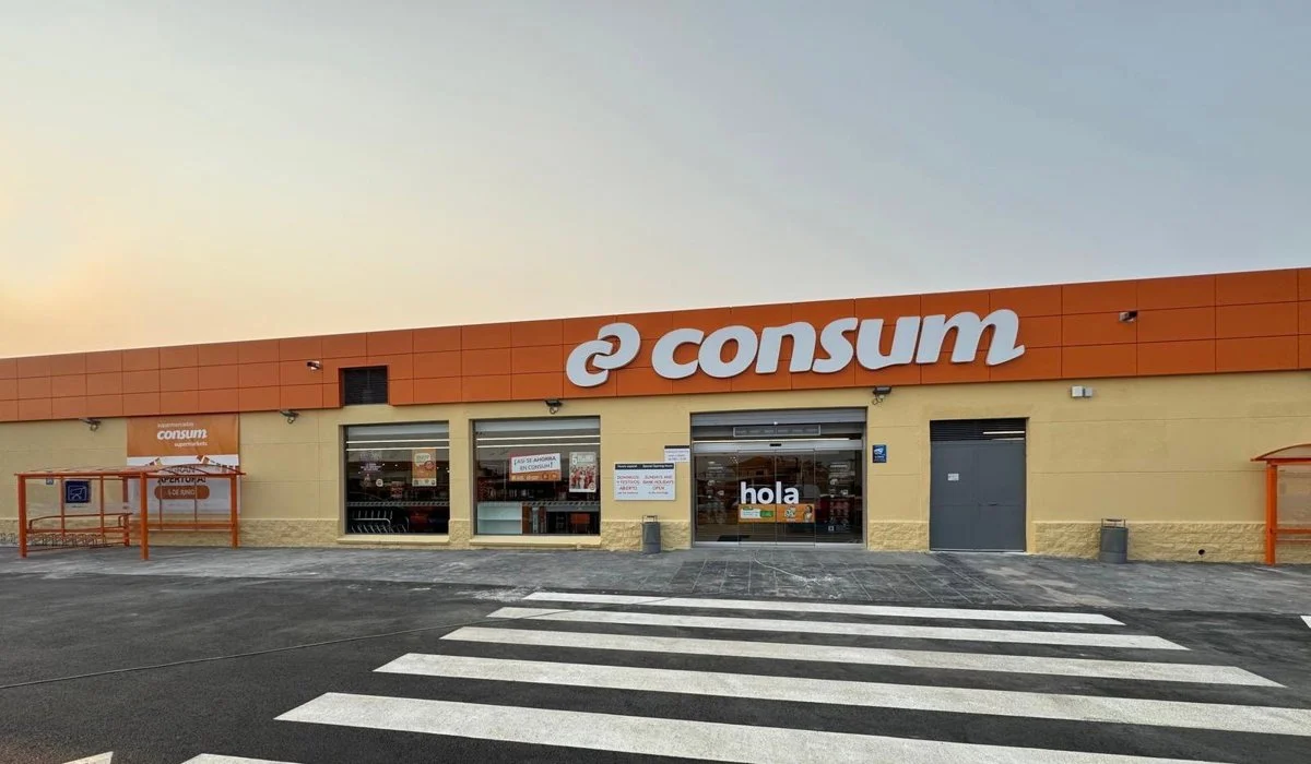 Consum presenta una oferta para comprar la planta de botellas de Damm y reforzar su logística