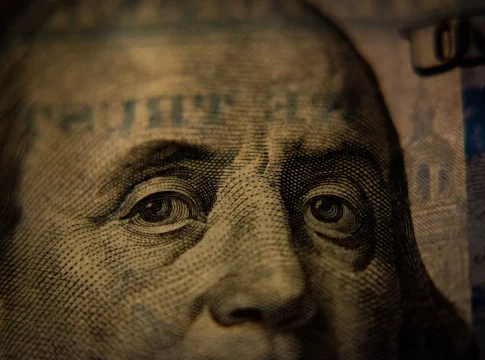 Neuberger: la fortaleza del dólar podría durar más de lo esperado pese a su debilidad estructural Imagen: Dólares Unsplash Neuberger: la fortaleza del dólar podría durar más de lo esperado pese a su debilidad estructural