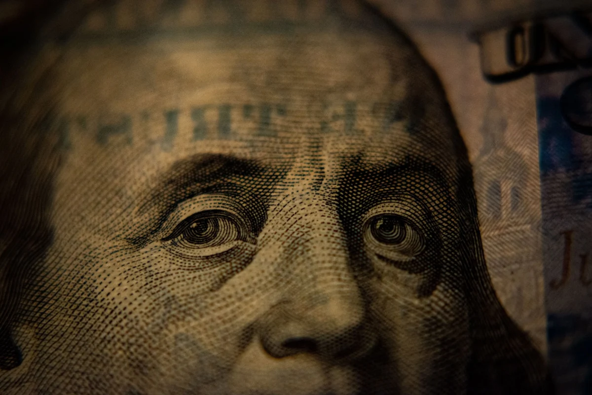Neuberger: la fortaleza del dólar podría durar más de lo esperado pese a su debilidad estructural Imagen: Dólares Unsplash Neuberger: la fortaleza del dólar podría durar más de lo esperado pese a su debilidad estructural