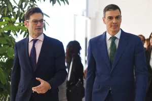 Las 7 claves mediáticas si hay cambio de Gobierno: del trumpismo en RTVE a las dudas de Prisa 1 Merca2 EP