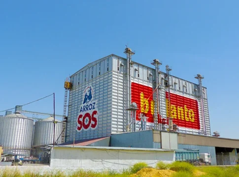 Ebro Foods por Acerinox, principal cambio en la cartera de favoritos de GVC Gaesco para junio Imagen: Ebro Foods Fábrica-San-Juan-de-Aznalfarache-I-Sevilla Ebro Foods por Acerinox, principal cambio en la cartera de favoritos de GVC Gaesco para junio