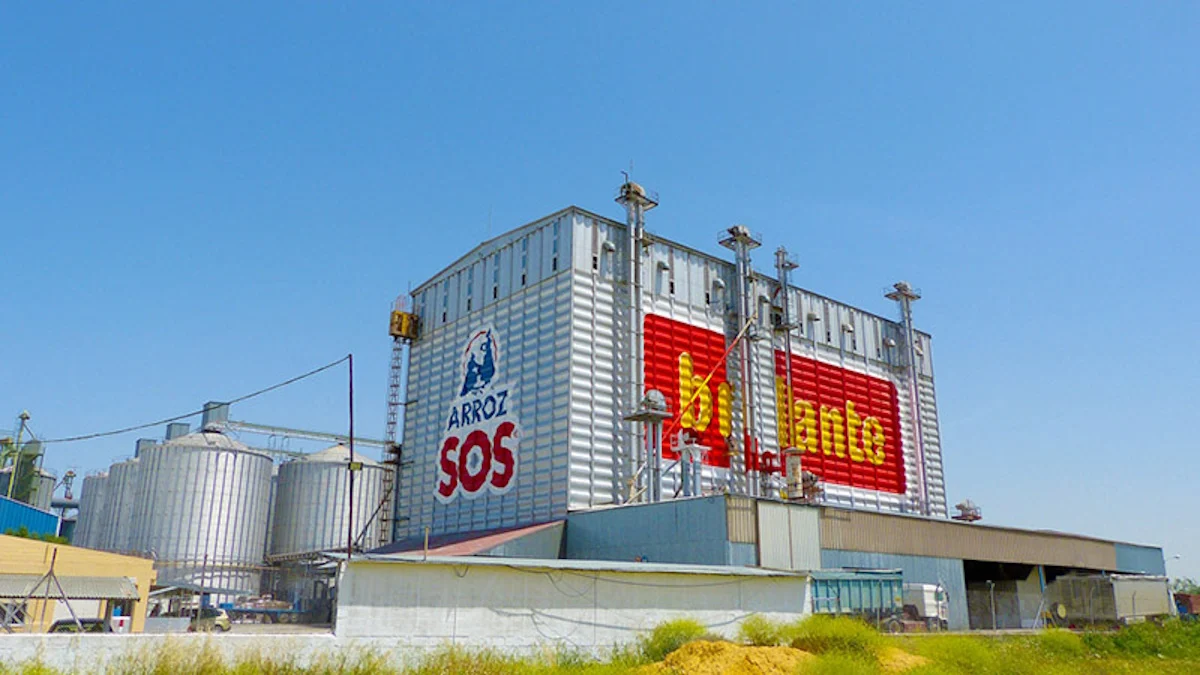 Ebro Foods por Acerinox, principal cambio en la cartera de favoritos de GVC Gaesco para junio Imagen: Ebro Foods Fábrica-San-Juan-de-Aznalfarache-I-Sevilla Ebro Foods por Acerinox, principal cambio en la cartera de favoritos de GVC Gaesco para junio