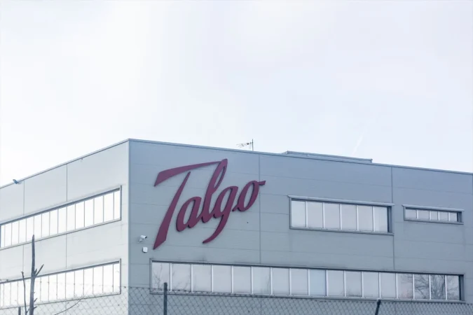 El giro de Óscar Puente en la alta velocidad: por qué Hitachi ganará a Talgo y Alstom los nuevos trenes de Renfe 2 Merca2 Fachada de la sede de Talgo en Madrid. Fuente: Agencias