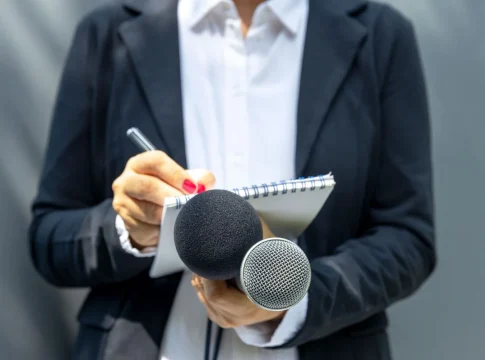 Habilidades-que-se-necesitan-para-tener-exito-en-el-periodismo-scaled