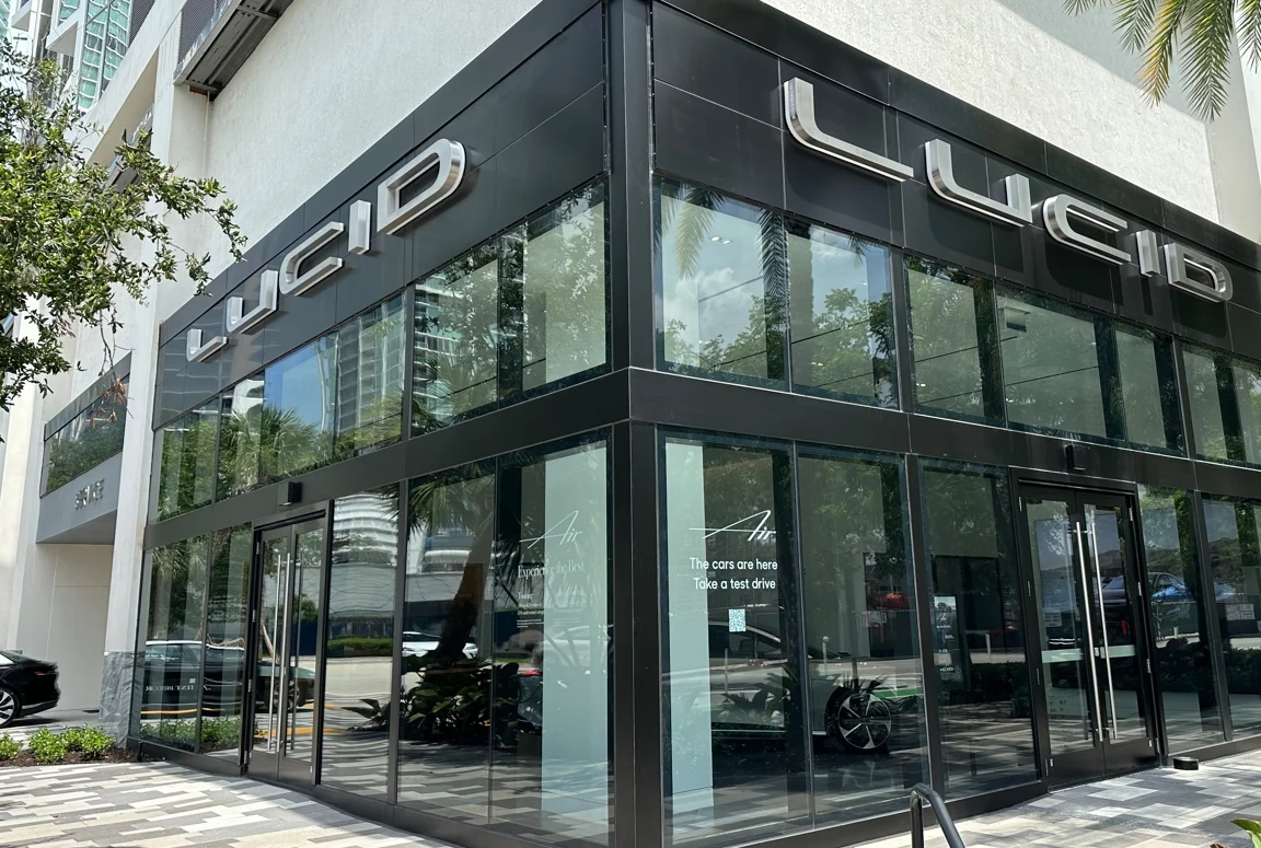 Qué enseñan los despidos de Lucid Motors sobre la gestión de crisis y el cash burn en startups