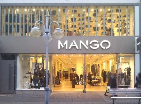 Mango y H&M ya tienen rebajas activas con descuentos de hasta el 50% en toda su colección de temporada Mango y H&M ya tienen rebajas activas con descuentos de hasta el 50% en toda su colección de temporada