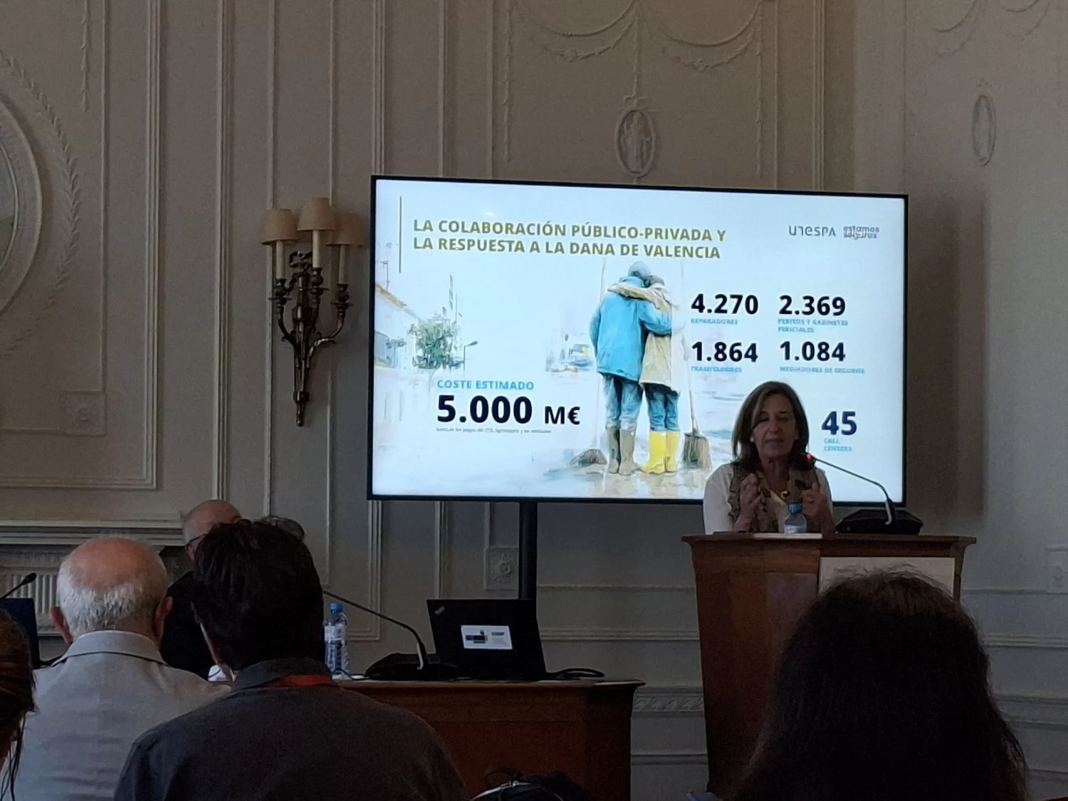 Mirenchu del Valle, presidenta de Unespa, en los cursos de la APIE. Ernesto Rodriguez Eiris