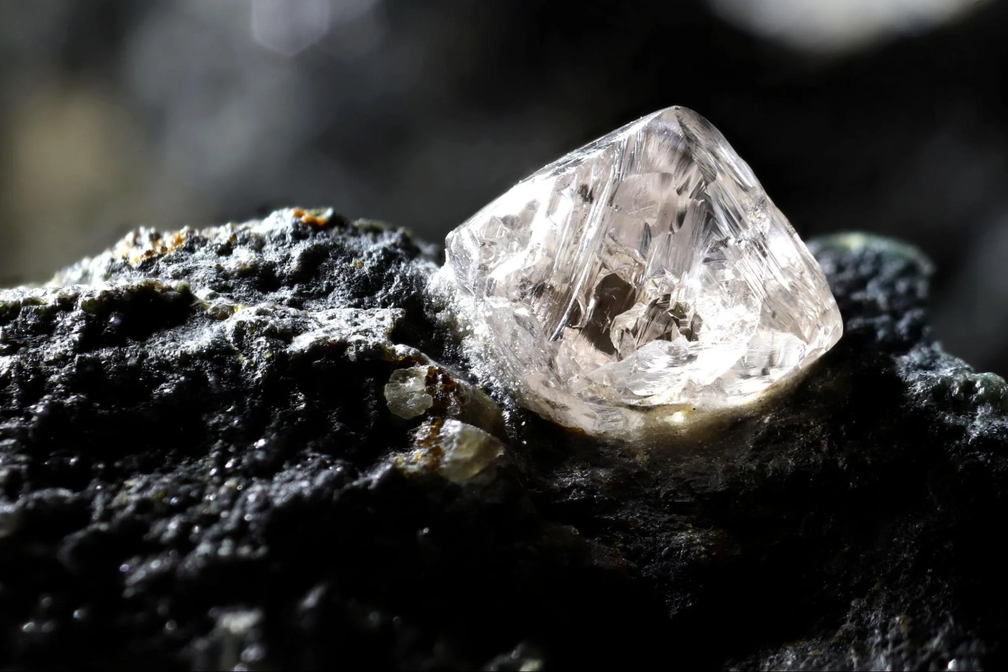 Diamantes en bruto como inversión: RoughDiamonds.dk lidera la alternativa al oro con joyería única