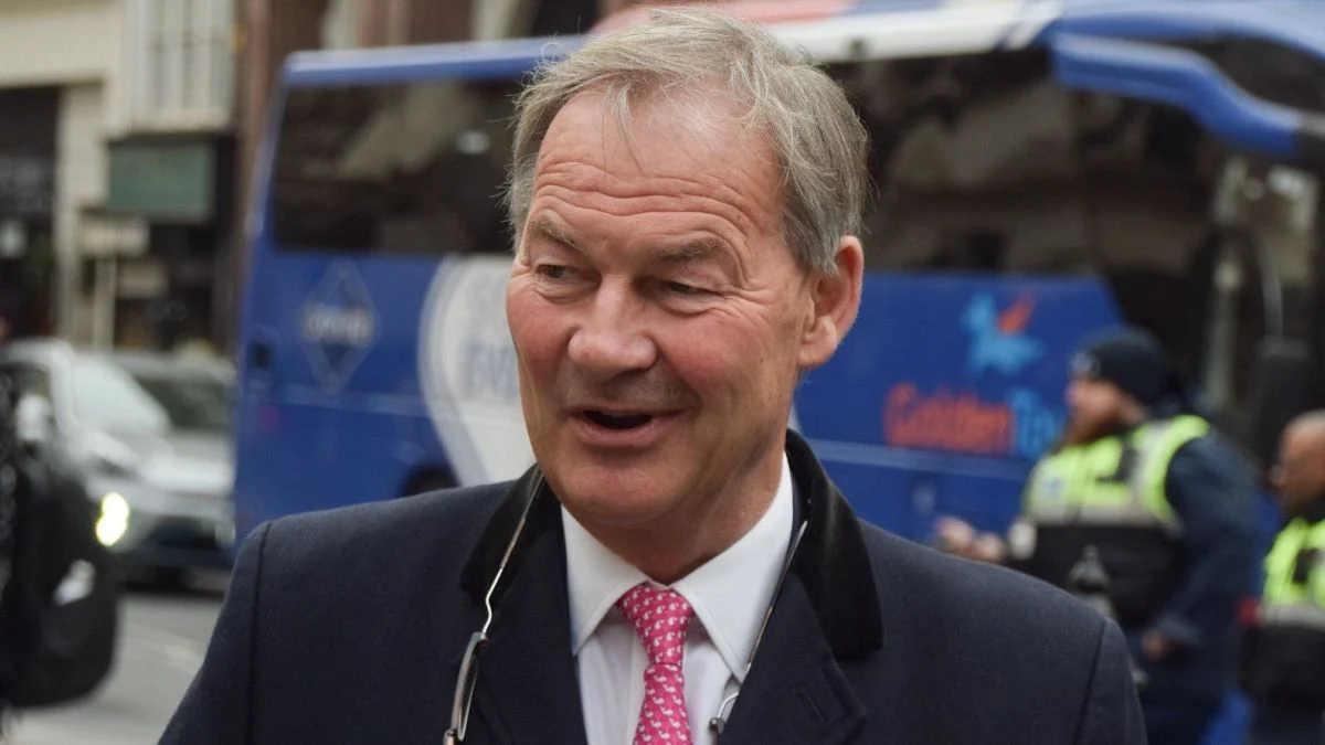 Guerra civil en la derecha británica: Rupert Lowe lanza ‘Restore Britain’ y amenaza el liderazgo de Farage