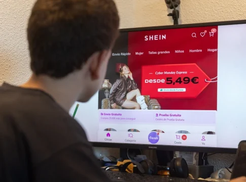 Usuario de Shein. Fuente: Agencias Usuario de Shein. Fuente: Agencias