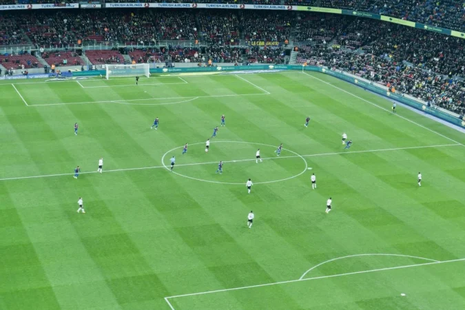 La 'asignatura pendiente' del fútbol en televisión: Movistar+ paga la multa de la CNMC y acelera en accesibilidad 1 Merca2 acuerdos de LALIGA con CVC Merca2