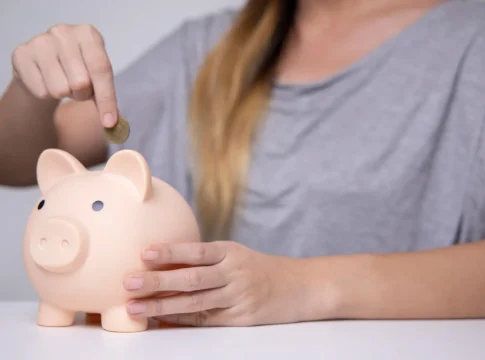 Las nuevas estrategias de ahorro familiar que recomiendan los expertos para blindar tu economía doméstica ante las incertidumbres financieras de este verano Las nuevas estrategias de ahorro familiar que recomiendan los expertos para blindar tu economía doméstica ante las incertidumbres financieras de este verano