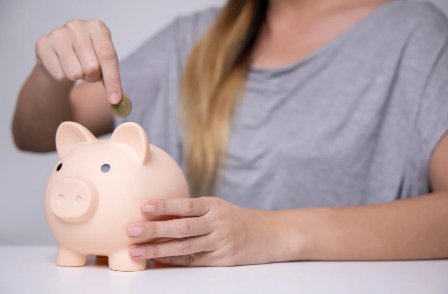 Las nuevas estrategias de ahorro familiar que recomiendan los expertos para blindar tu economía doméstica ante las incertidumbres financieras de este verano