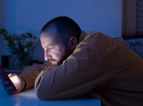 Si te despiertas siempre entre las 3 y las 4 de la madrugada, tu cuerpo te está enviando una advertencia grave de estrés Si te despiertas siempre entre las 3 y las 4 de la madrugada, tu cuerpo te está enviando una advertencia grave de estrés