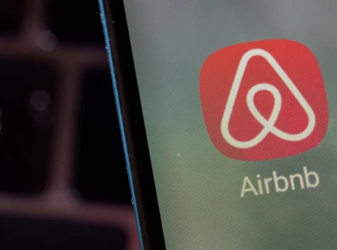 app de Airbnb. Imagen Promocional app de Airbnb. Imagen Promocional