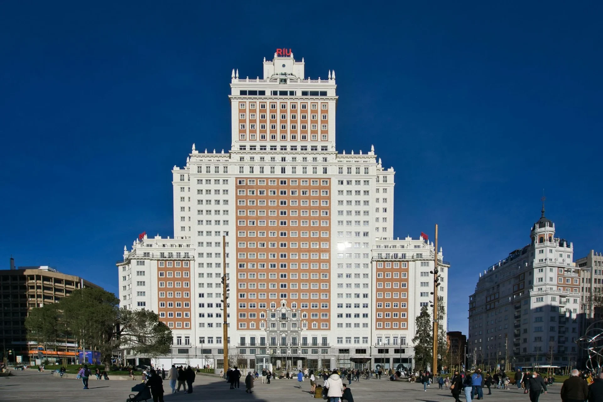 bad-bunny-dispara-precio-hoteles-madrid-portada Bad Bunny hoteles Madrid