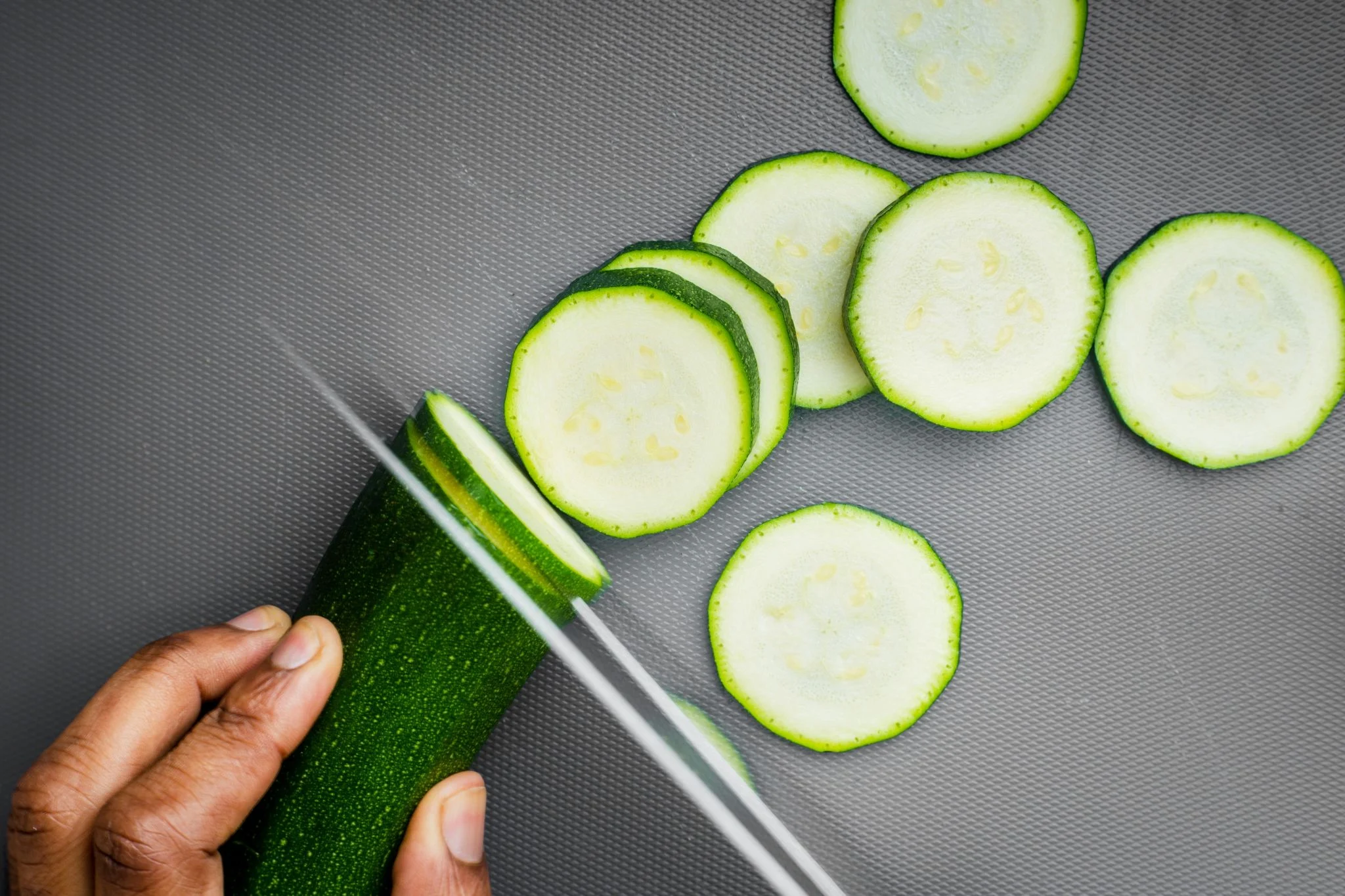 Beneficios del calabacín para la digestión y la saciedad que avala la ciencia 1 Merca2 fibra calabacín