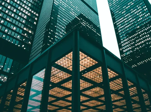 blackrock-etf-bitcoin-covered-call-ingre-portada BlackRock ETF Bitcoin covered call