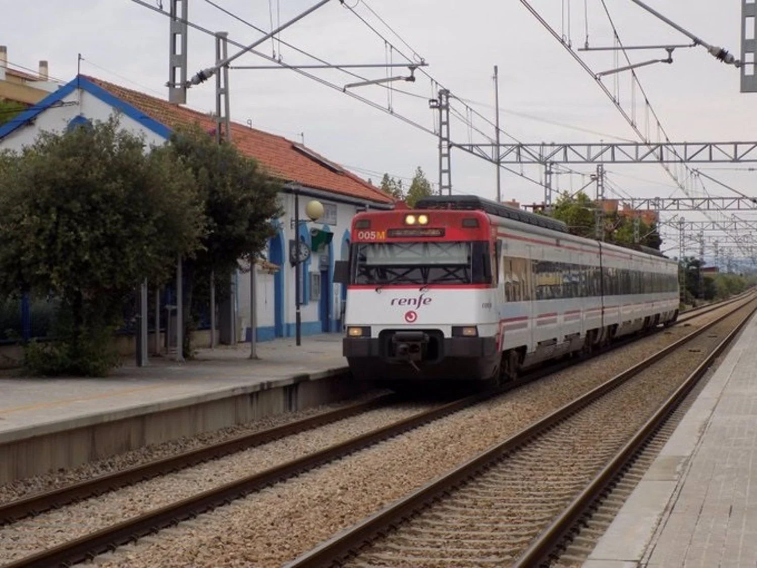 Caos en el Cercanías de Valencia: retrasos de tres horas para un trayecto de 33 minutos