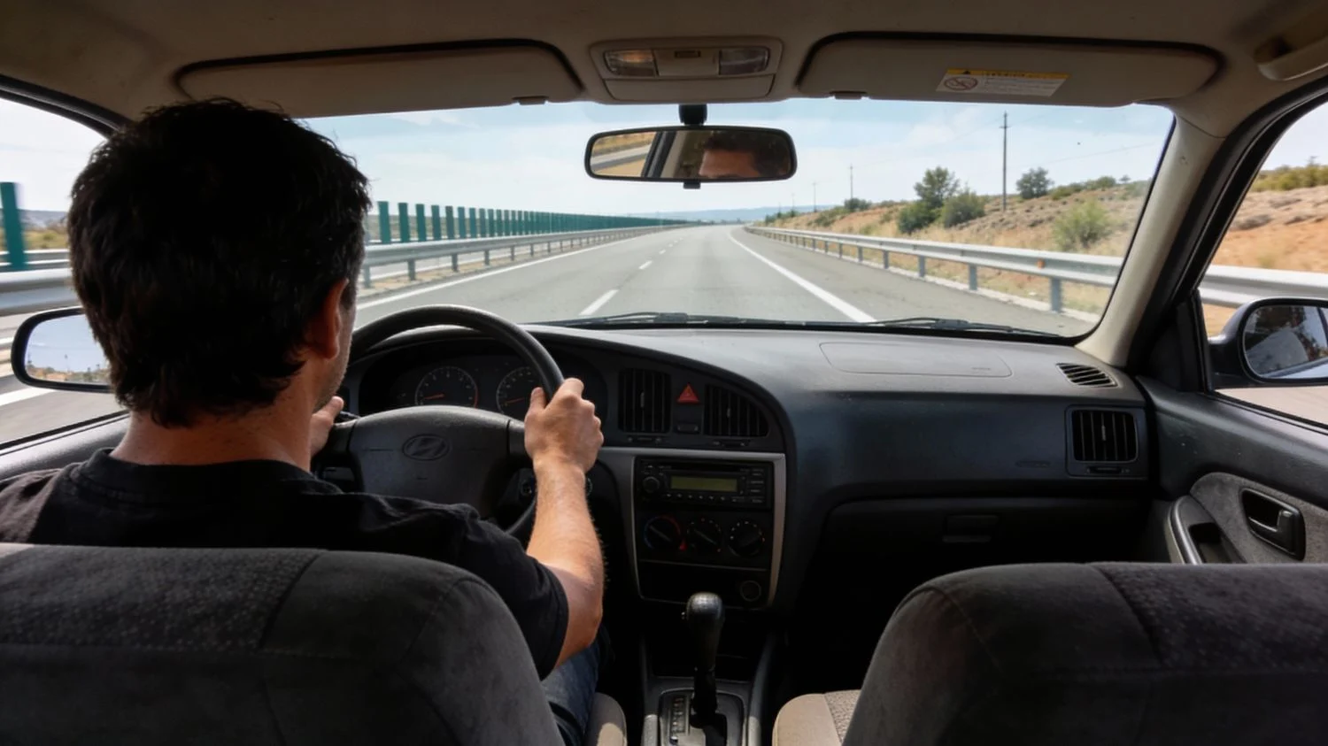 Multa por dormir en el coche: hasta 600 euros según la DGT para este verano 1 Merca2 DGT dormir coche verano