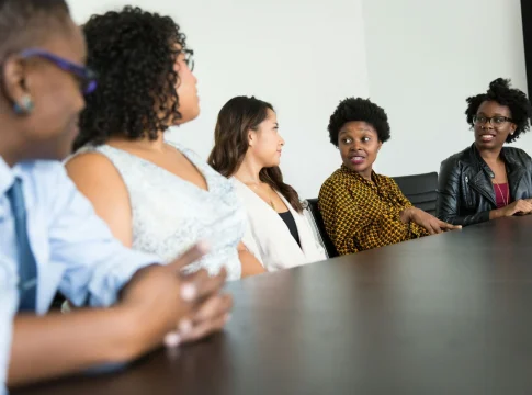 estrategias-promocion-mujeres-mckinsey-portada estrategias promoción mujeres