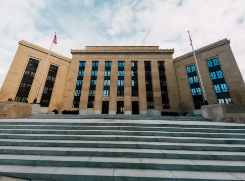 fed-regulacion-kyc-stablecoins-portada Fed regulación stablecoins KYC