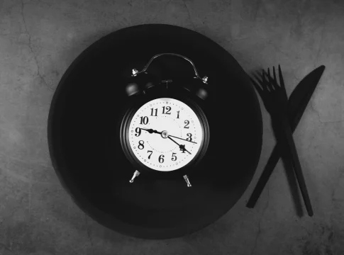 horario-comidas-circadiano-dig-comer-por-la-noche-c-1 comer por la noche consecuencias