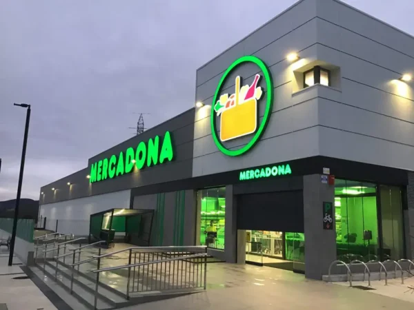 Mercadona gana visitas, pero pierde euros por cesta: su modelo T-9 registra un 6,1% menos de gasto medio 1 Merca2 Mercadona