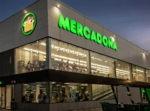 Efecto buena cara sin maquillaje: la crema con color y protección solar de Mercadona que agotan las expertas en belleza Efecto buena cara sin maquillaje: la crema con color y protección solar de Mercadona que agotan las expertas en belleza