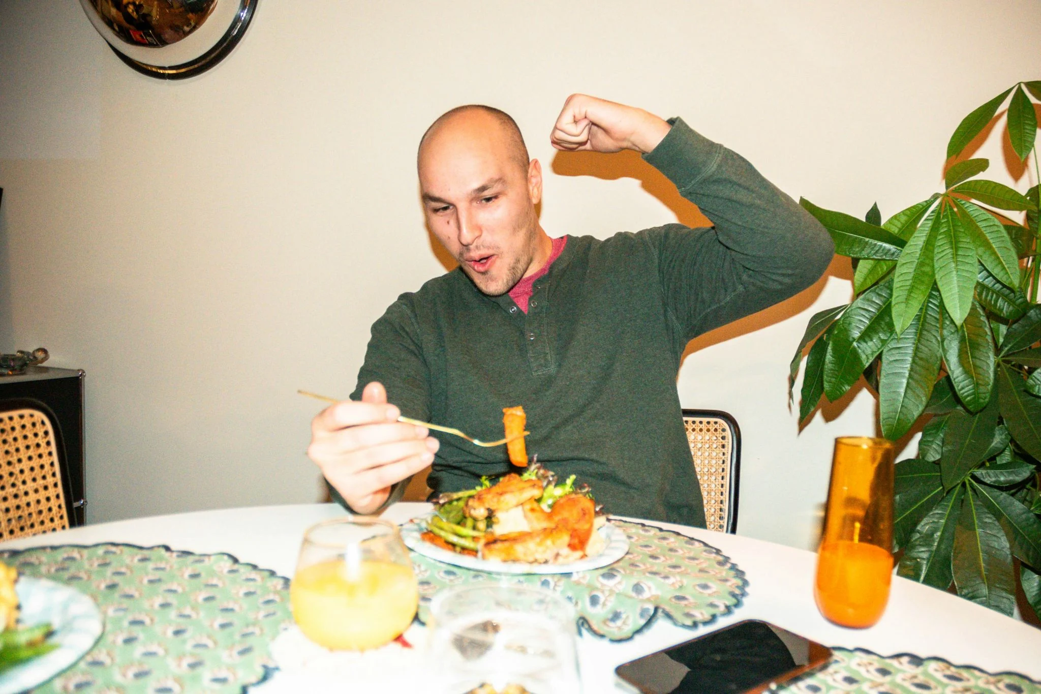 Orden de comida energía: por qué comer fibra y proteína antes que carbohidratos evita el bajón de tarde 1 Merca2 bajón de tarde