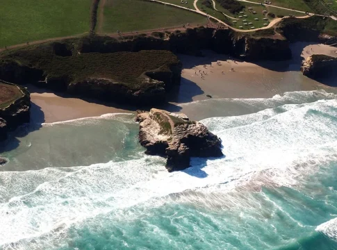 La masificación turística obliga a limitar el acceso diario a una de las playas más famosas de España La masificación turística obliga a limitar el acceso diario a una de las playas más famosas de España