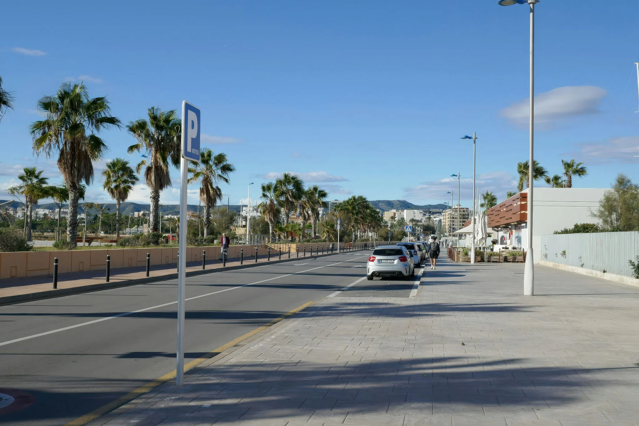 CNMC impulsa que renovables y baterías participen en control de tensión de la red 1 Merca2 red eléctrica España