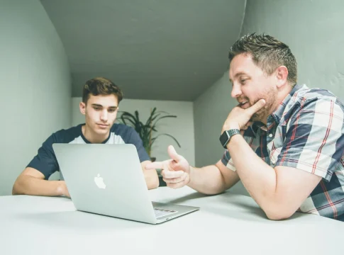 reverse-mentoring-startups-ia-portada reverse mentoring startups