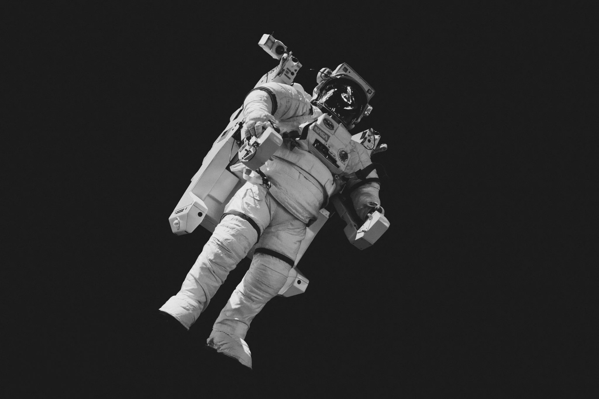 ropa interior lunar Prada NASA