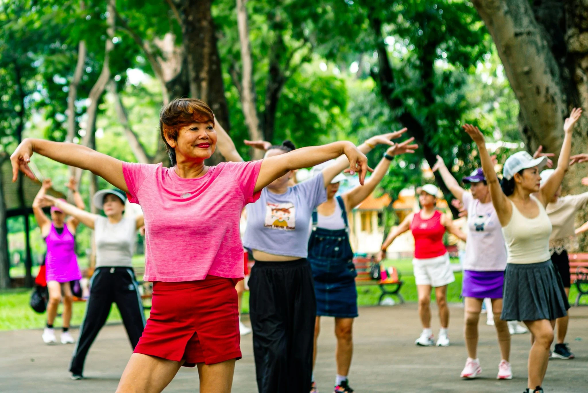 Los 6 ejercicios de fuerza para mayores de 40 que una entrenadora recomienda en lugar del cardio largo 1 Merca2 entrenamiento mujeres 40