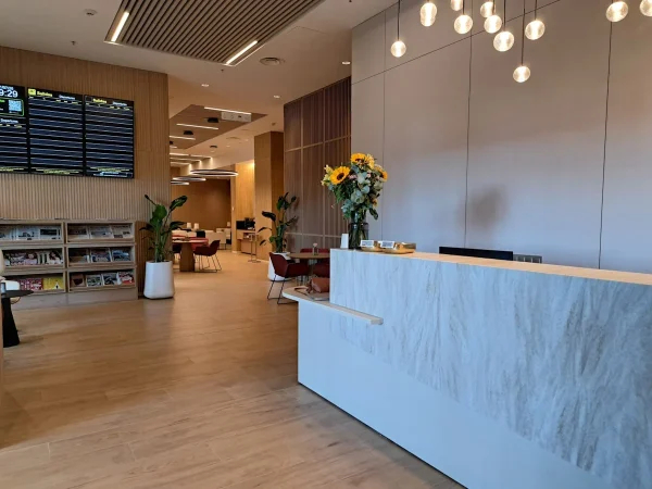 Las tiendas, restaurantes y aparcamientos ya explican dos tercios del valor de Aena, según Bank of America 1 Merca2 Imagen: Aena Madrid Sala VIP Gran Vía.