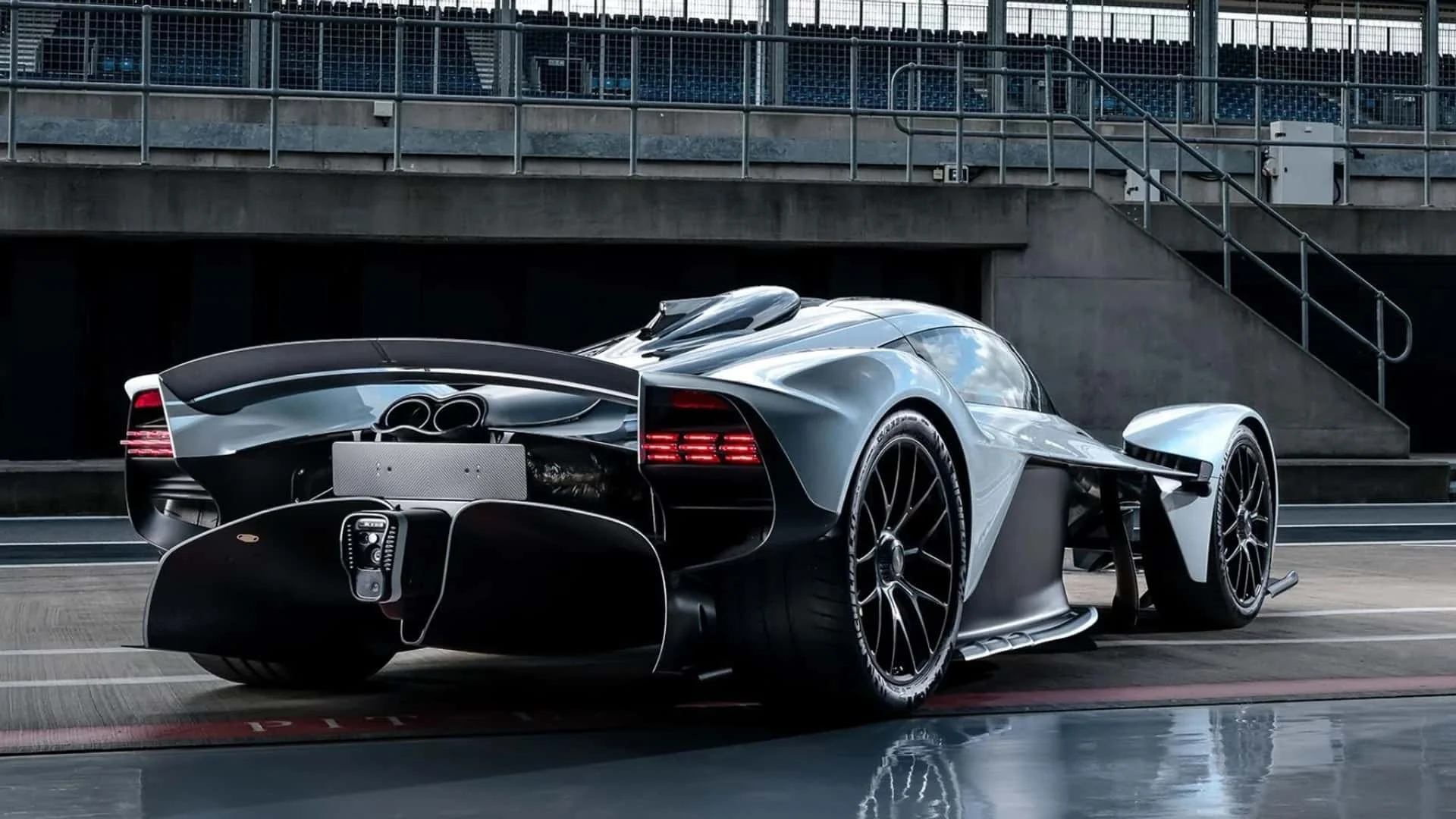 Aston Martin superdeportivo monoplaza V12 híbrido