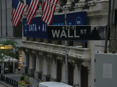 Imagen: Wall Street. Unsplash Swisscanto AM considera que el segundo semestre de 2026 ofrece un entorno favorable para seguir invertido en los mercados Imagen: Wall Street. Unsplash
