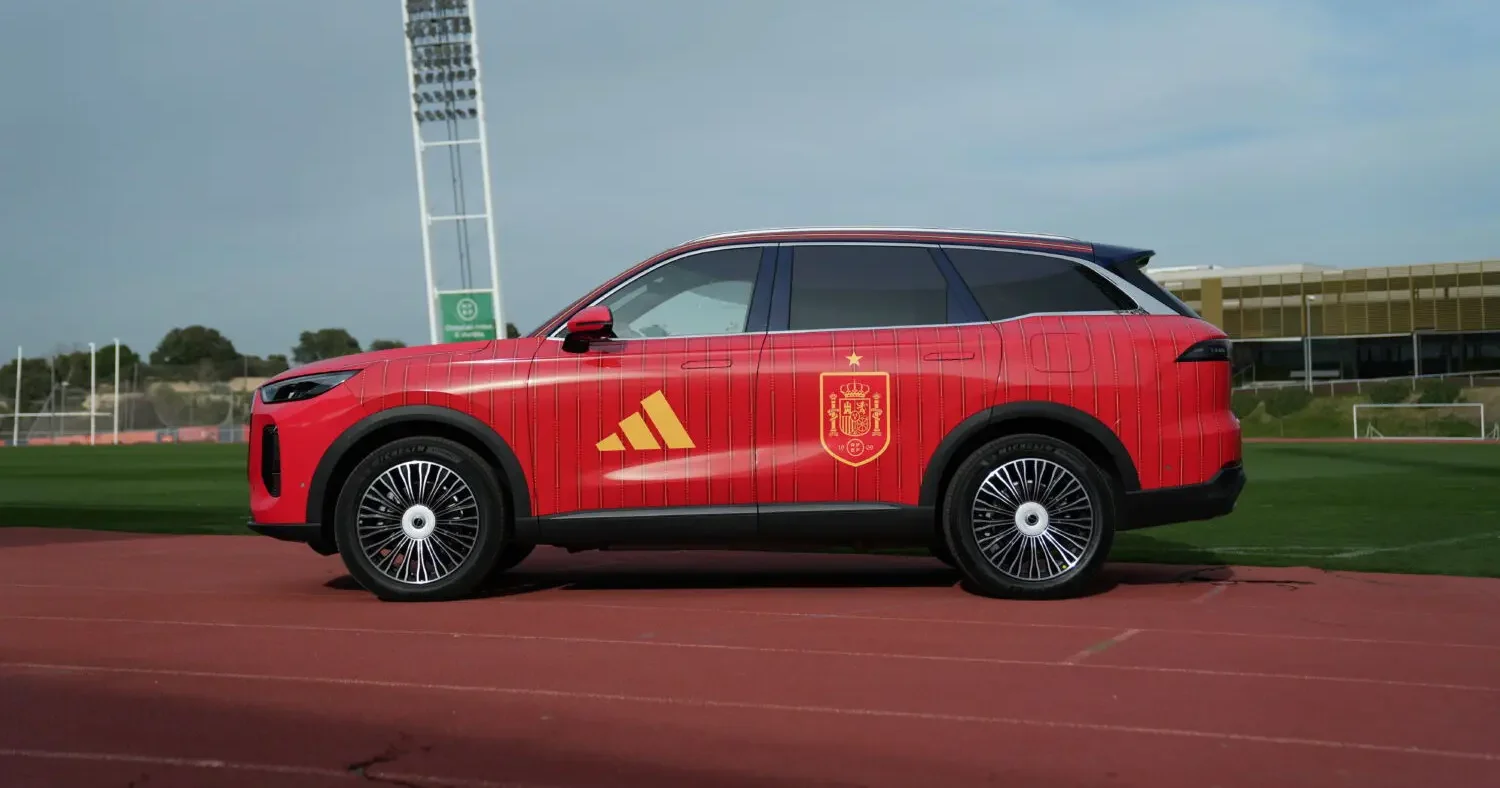 EBRO S900 PHEV MUNDIAL
