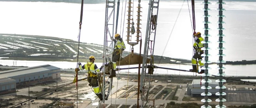 Endesa elevará un 13% su EBITDA en el primer semestre gracias al negocio regulado y un fallo favorable 2 Merca2 Imagen: Endesa. Apoyos eléctricos.
