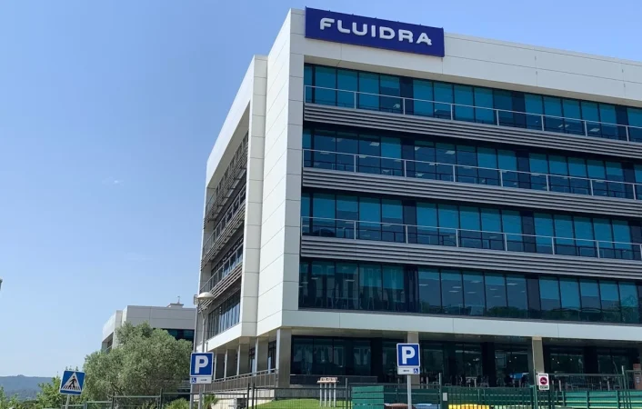 Fluidra deja sin argumentos a los bajistas: crece donde el mercado esperaba una crisis 1 Merca2 Imagen: Sede de Fluidra en España.