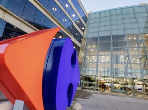carrefor alcobendas omega La transacción, más allá del cambio de propietario, confirma el creciente interés de los grandes fondos por activos de alta calidad con plena ocupación y grandes empresas como inquilinas, entre ellas Carrefour.
