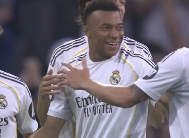 Kylian Mbappé Kylian Mbappé en un partido con el Real Madrid