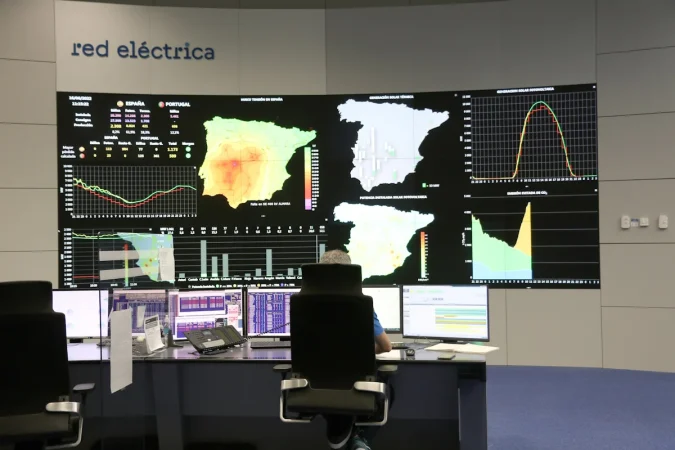Redeia crecerá gracias al nuevo marco regulatorio, según coinciden Renta 4, Citi y Deutsche Bank 1 Merca2 Imagen: Redeia Centro de Control de Energías Renovables (Cecre)