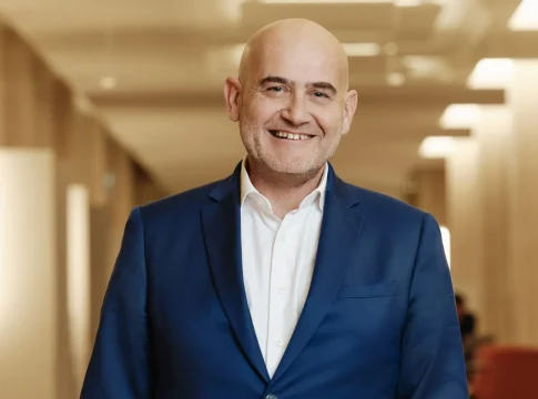 Imagen: Renault. Christian Stein, CEO de Renault Group Espagne Berenberg rebaja el precio objetivo de Renault a 34 euros, pero aún le ve un potencial del 30%