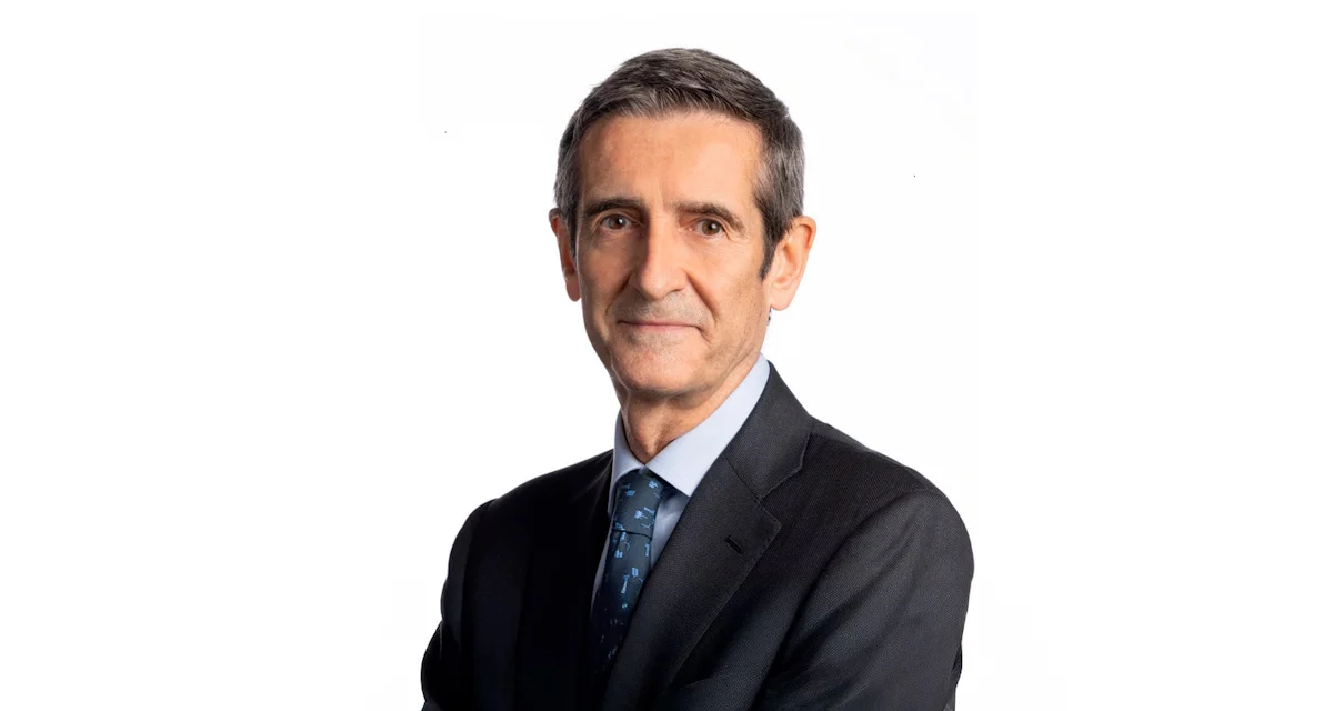 Repsol, Luis Cabra Dueñas, director general de Transición Energética, Tecnología, Institucional y Adjunto al CEO RBC eleva el atractivo de Repsol: ve un potencial del 50% por el impulso del refino y fija un precio objetivo de 32 euros. Imagen: Repsol, Luis Cabra Dueñas, director general de Transición Energética, Tecnología, Institucional y Adjunto al CEO