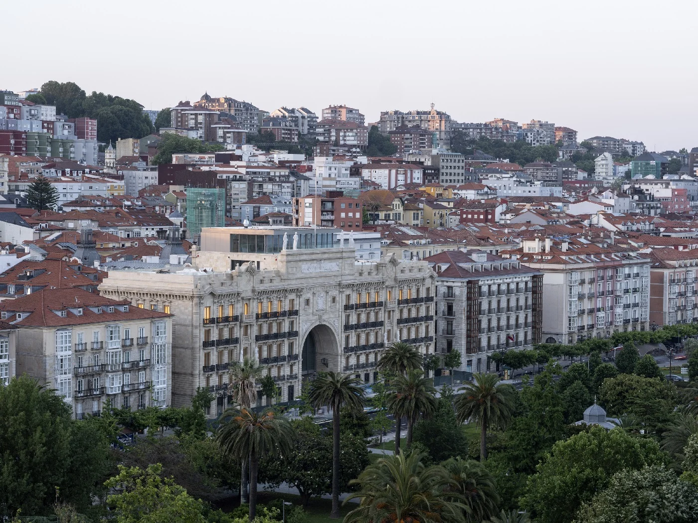 Faro Santander abre sus puertas como nuevo espacio cultural para la ciudadanía 1 Merca2 Santander Banco Faro Merca2