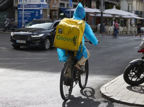Un repartidor de Glovo en bicicleta por una calle de Madrid, 29 de agosto de 2025, en Madrid (España). Fuente Agencias Un repartidor de Glovo en bicicleta por una calle de Madrid, 29 de agosto de 2025, en Madrid (España). Fuente Agencias