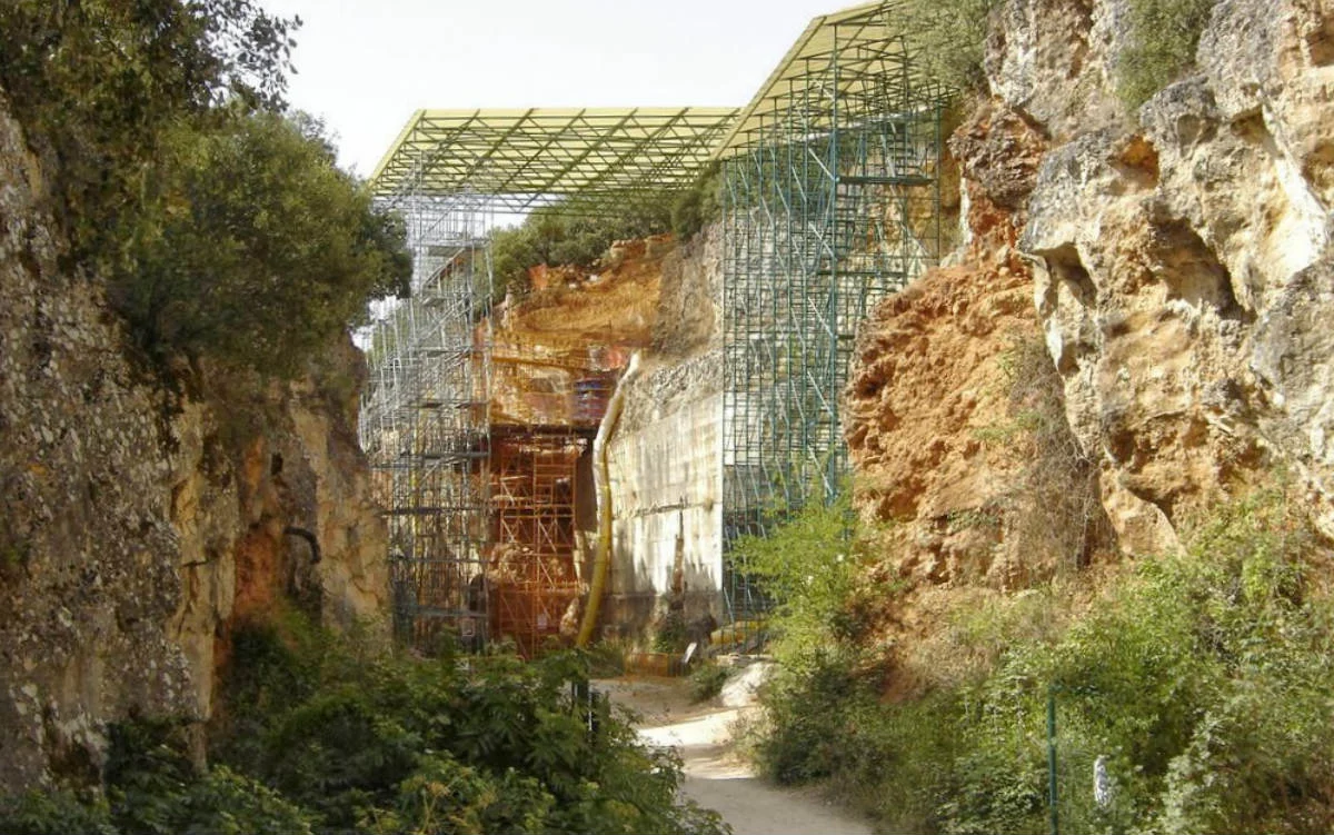 Descubren en Atapuerca un túmulo funerario calcolítico de 4.500 años con restos de niños