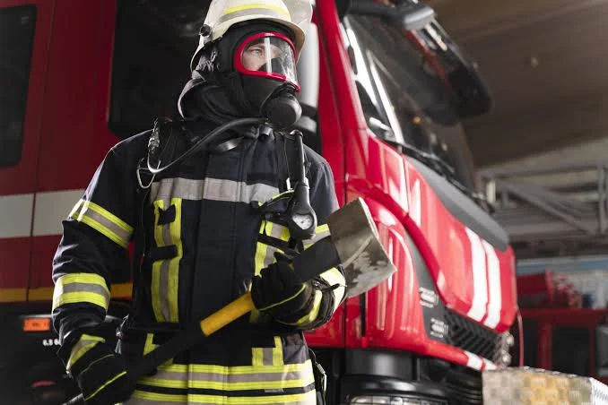 España convoca casi 1.000 plazas de seguridad y emergencias para bomberos, policía local y protección civil